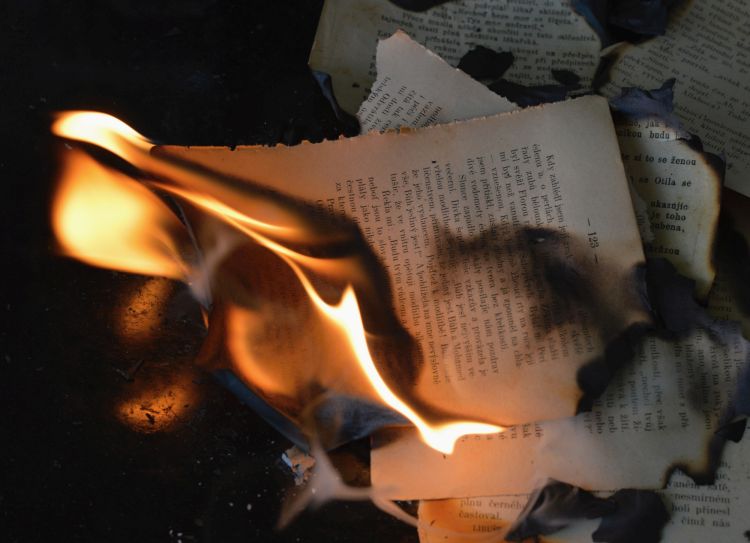 Zakaz publikacji książek, 6 powodów 